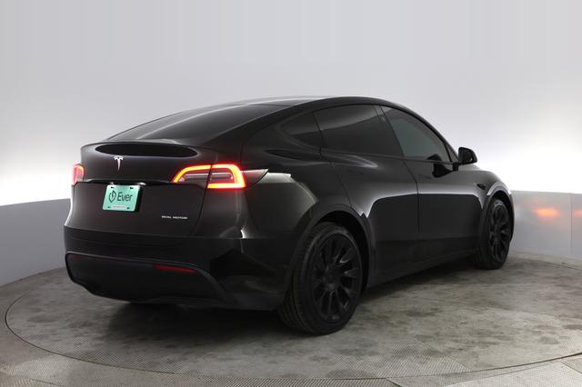 2024 Tesla Model Y — photo 2 of 26
