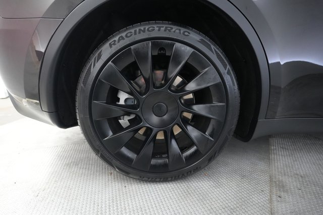 2024 Tesla Model Y — photo 17 of 26