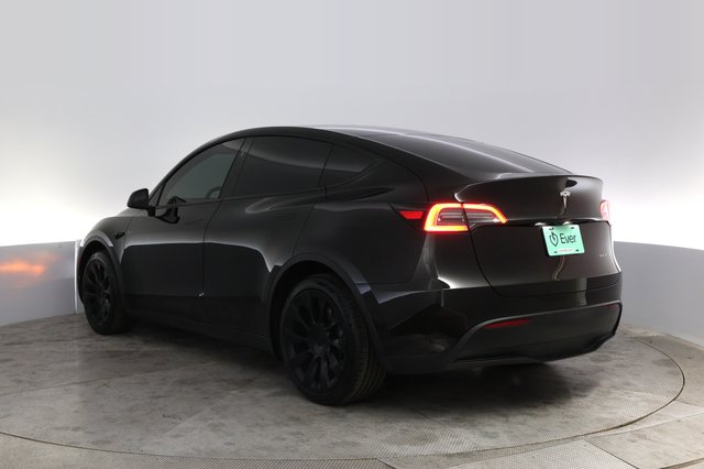 2024 Tesla Model Y — photo 13 of 26