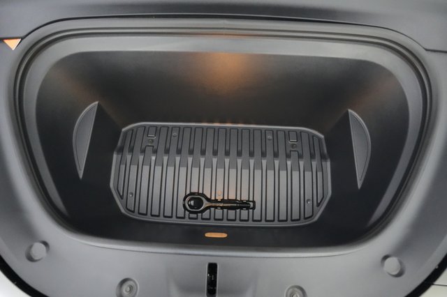 2024 Tesla Model Y — photo 23 of 26