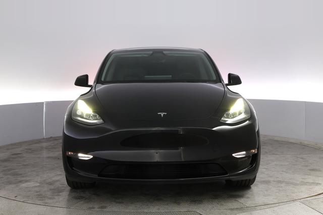 2024 Tesla Model Y — photo 9 of 26