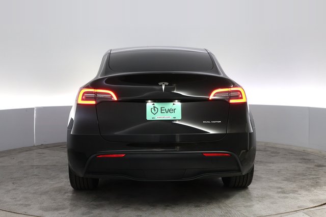 2024 Tesla Model Y — photo 12 of 26