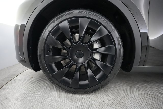 2024 Tesla Model Y — photo 15 of 26