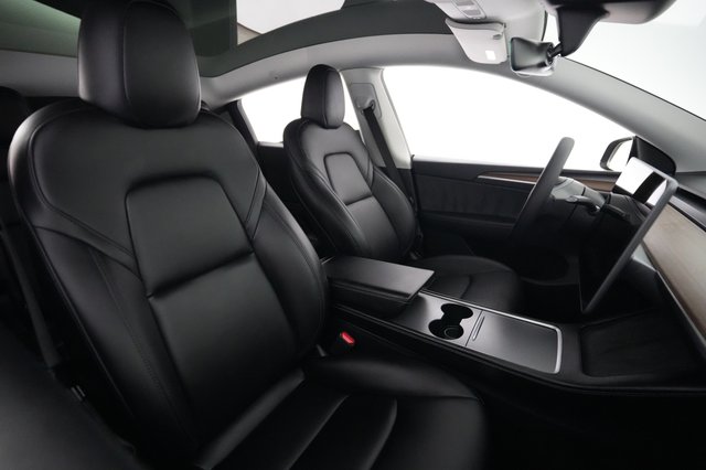 2024 Tesla Model Y — photo 18 of 26