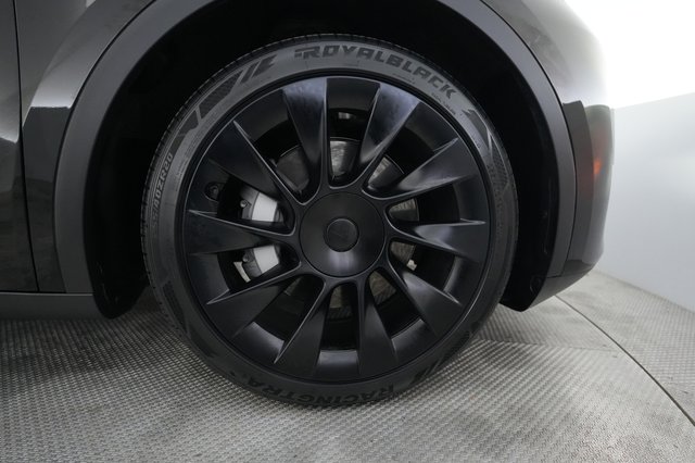 2024 Tesla Model Y — photo 16 of 26