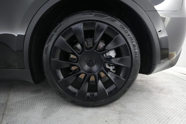 2024 Tesla Model Y — photo 7 of 26