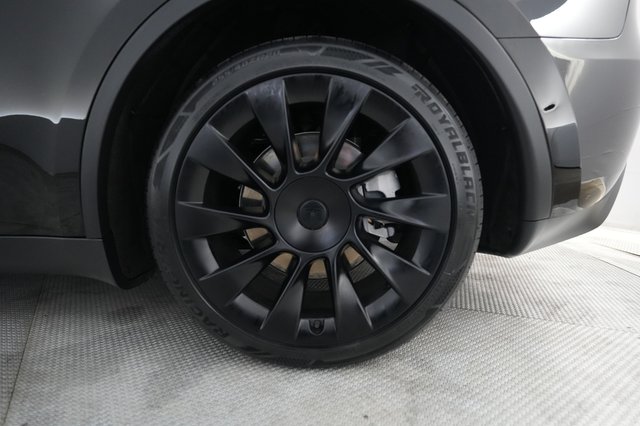 2024 Tesla Model Y — photo 7 of 26