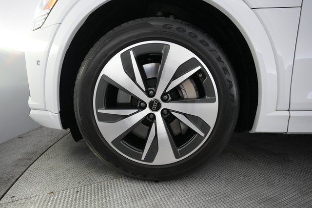 2024 Audi Q8 e-tron — photo 15 of 22