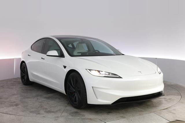 2025 Tesla Model 3 — photo 10 of 27