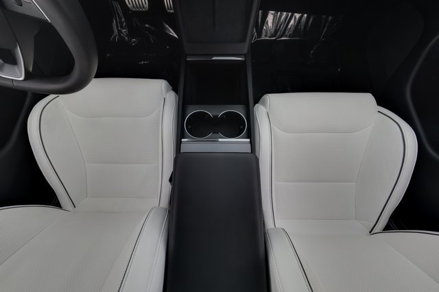 2025 Tesla Model 3 — photo 20 of 27