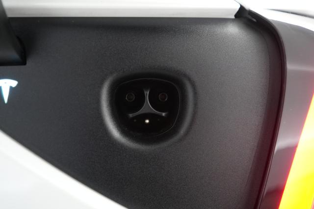 2025 Tesla Model 3 — photo 8 of 27