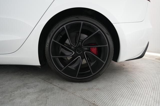 2025 Tesla Model 3 — photo 7 of 27