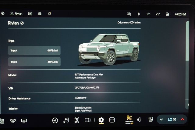 2025 Rivian R1T — photo 5 of 25
