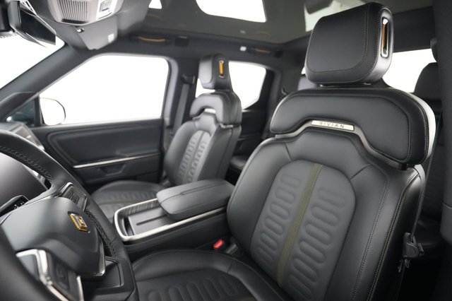 2025 Rivian R1T — photo 3 of 25