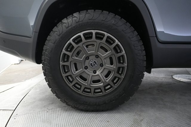 2025 Rivian R1T — photo 17 of 25