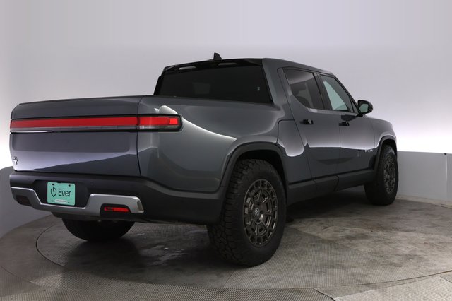 2025 Rivian R1T — photo 2 of 25