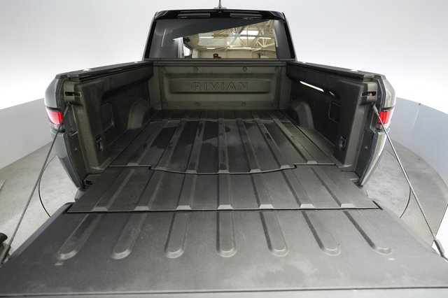 2025 Rivian R1T — photo 6 of 25