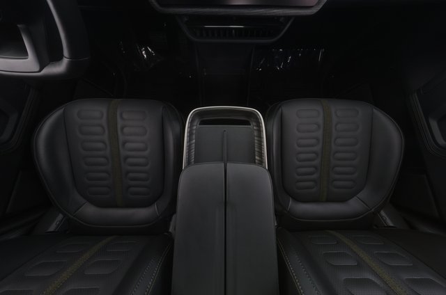 2025 Rivian R1T — photo 21 of 25