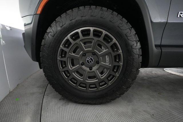 2025 Rivian R1T — photo 15 of 25