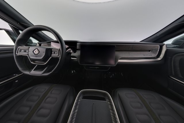 2025 Rivian R1T — photo 20 of 25