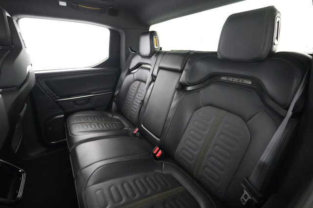 2025 Rivian R1T — photo 19 of 25