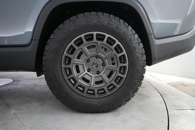 2025 Rivian R1T — photo 7 of 25