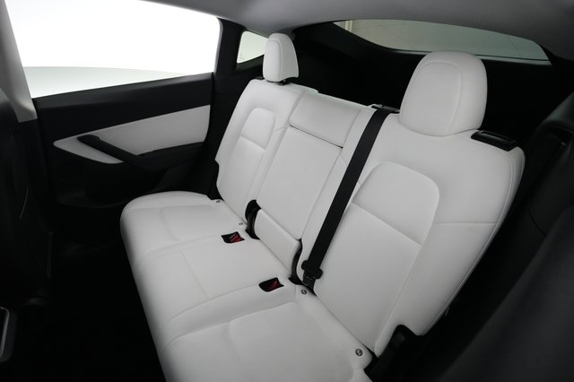 2020 Tesla Model Y — photo 19 of 28