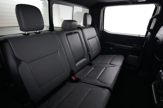 2022 Ford F-150 Lightning — photo 4 of 15