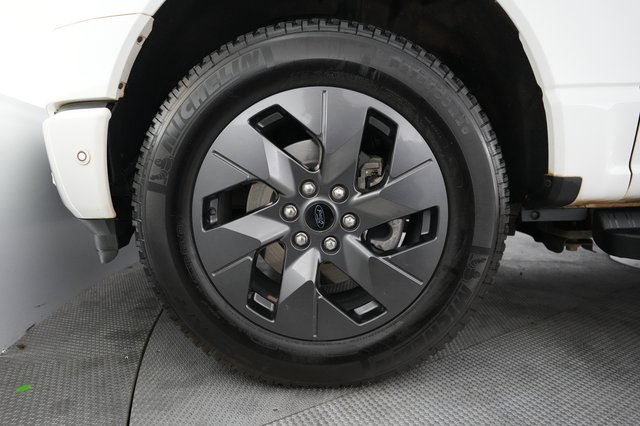 2022 Ford F-150 Lightning — photo 9 of 15