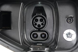 2022 Ford F-150 Lightning — photo 8 of 15