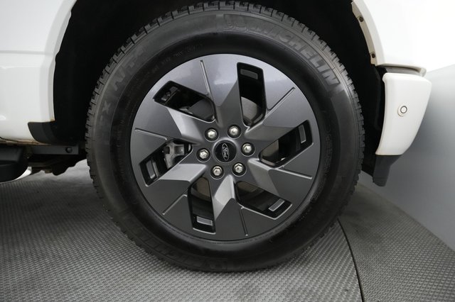 2022 Ford F-150 Lightning — photo 10 of 15