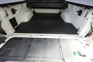 2022 Ford F-150 Lightning — photo 6 of 15