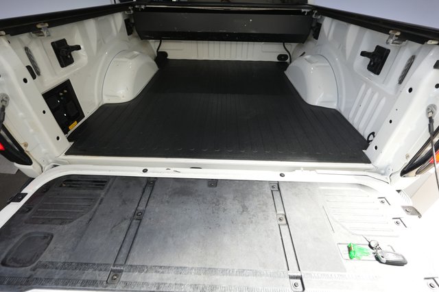 2022 Ford F-150 Lightning — photo 6 of 15