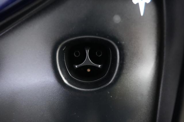 2023 Tesla Model X — photo 8 of 33