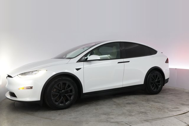 2023 Tesla Model X — photo 14 of 26