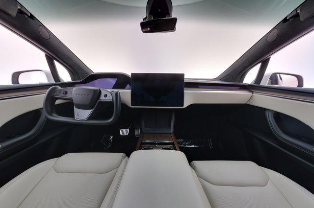 2023 Tesla Model X — photo 21 of 26