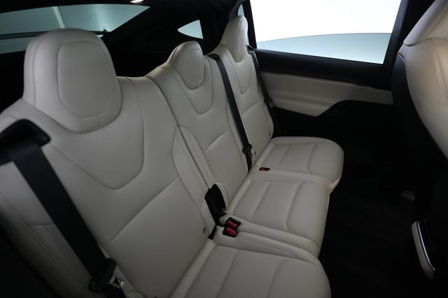 2023 Tesla Model X — photo 4 of 26