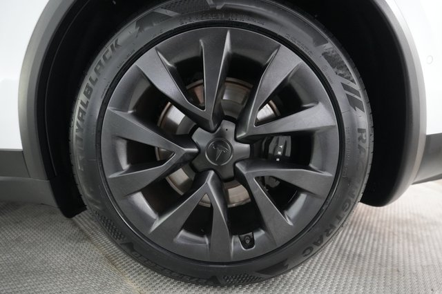 2023 Tesla Model X — photo 7 of 26