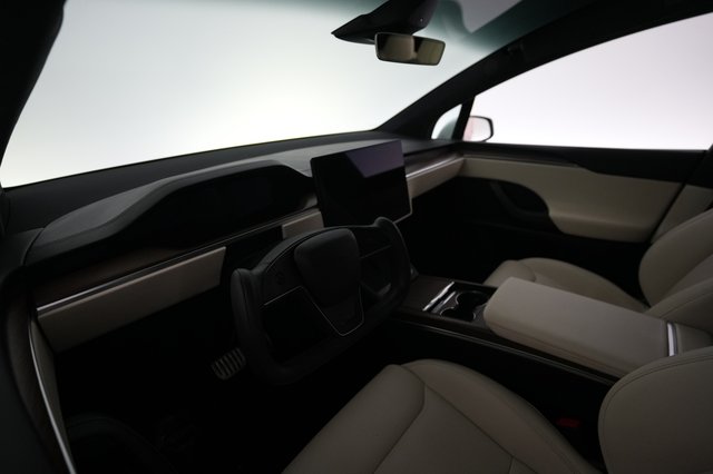 2023 Tesla Model X — photo 18 of 26