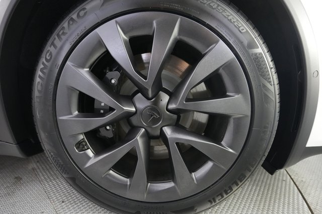 2023 Tesla Model X — photo 16 of 26
