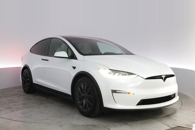 2023 Tesla Model X — photo 10 of 26