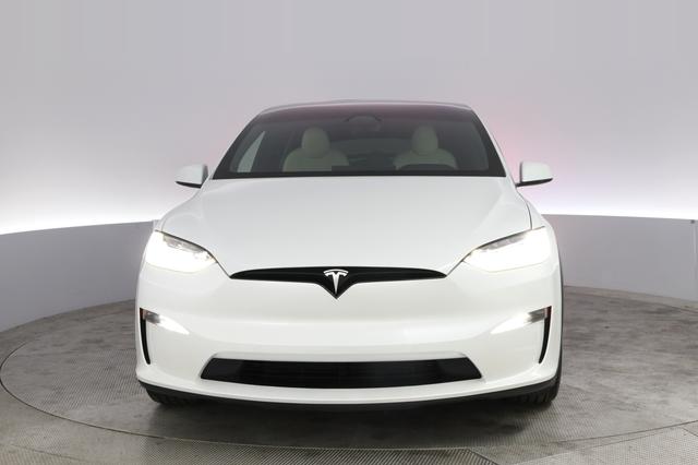 2023 Tesla Model X — photo 9 of 26
