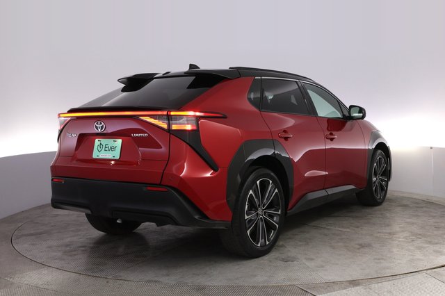 2023 Toyota bZ4X — photo 2 of 28