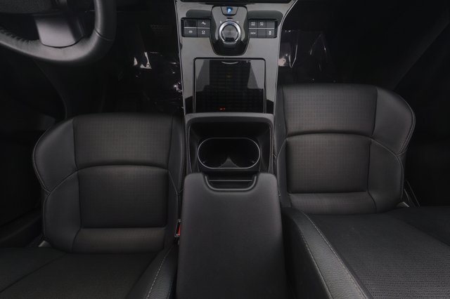 2023 Toyota bZ4X — photo 21 of 28