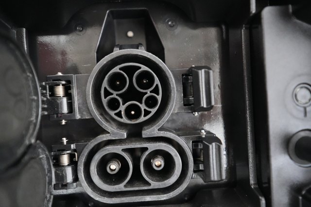 2023 Toyota bZ4X — photo 8 of 28