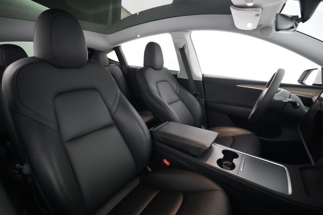 2023 Tesla Model Y — photo 18 of 22