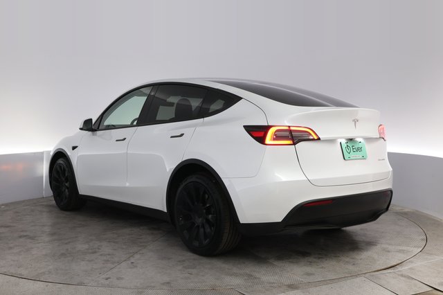 2023 Tesla Model Y — photo 13 of 22