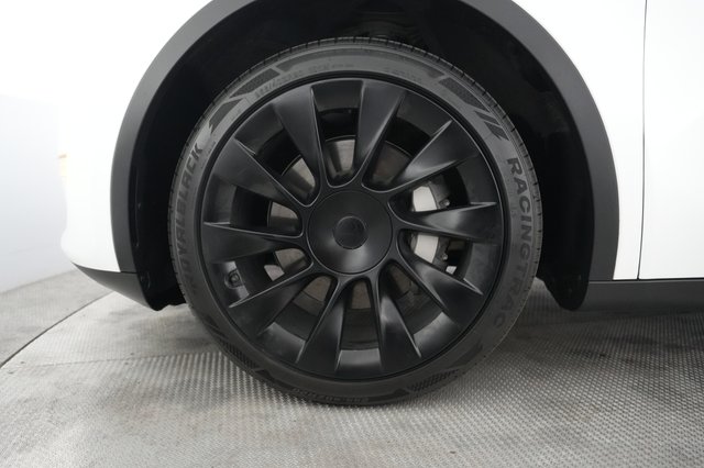 2023 Tesla Model Y — photo 15 of 22