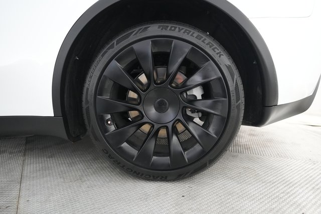 2023 Tesla Model Y — photo 7 of 22