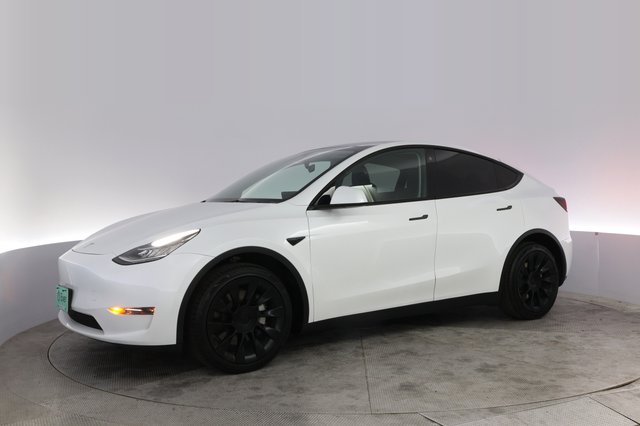 2023 Tesla Model Y — photo 14 of 22